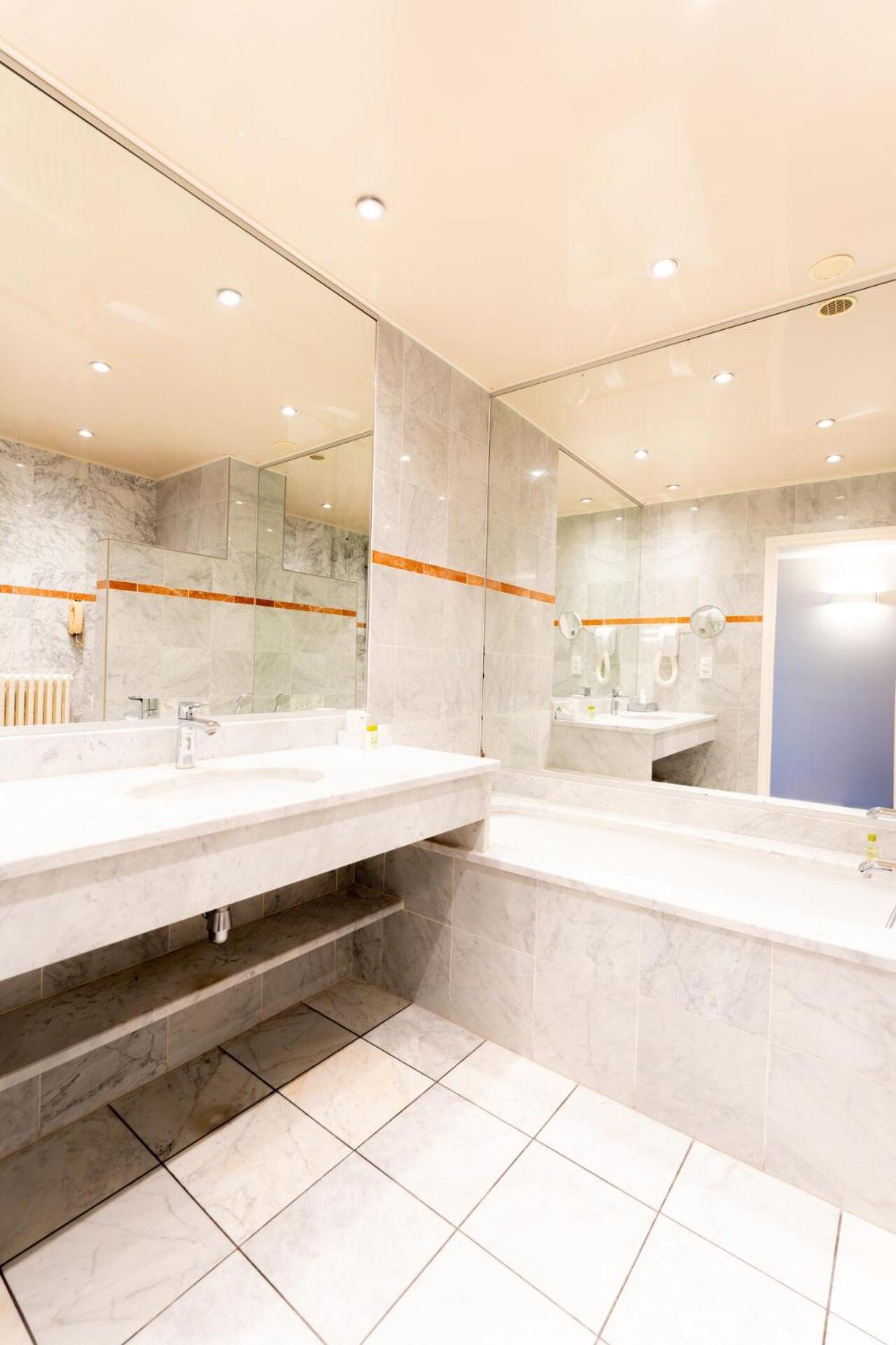 Hotel D'Angleterre Chalons en Champagne Bagian luar foto